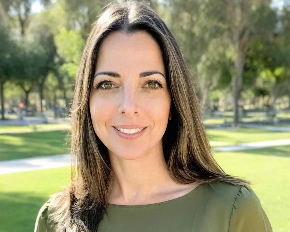 Melissa Shaw headshot in park green blouse